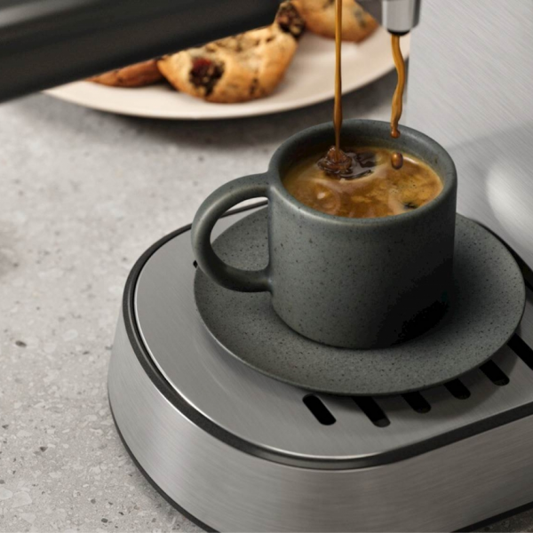 Kavni aparat Electrolux Espresso E6EC1-6ST, moč 1350W