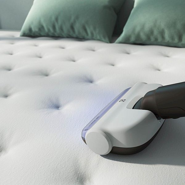 Pokončni baterijski sesalnik Electrolux EP71HB14UV + nastavek BedProPower™UV
