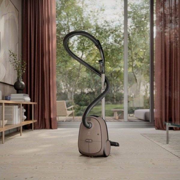 Sesalnik z vrečko Electrolux EB61C3WBL