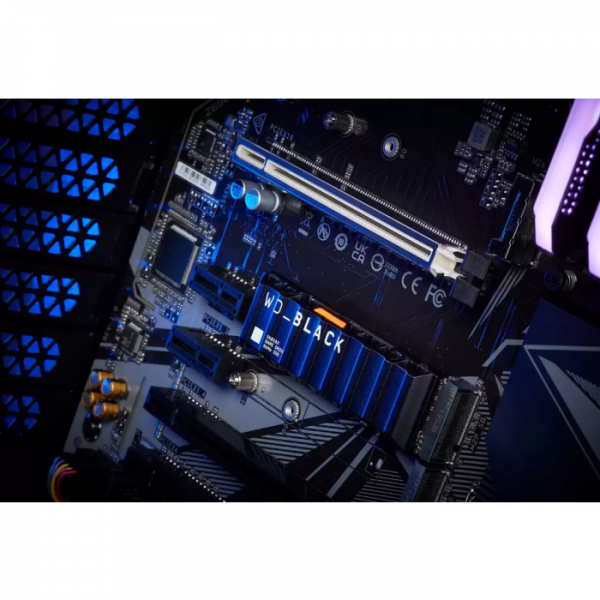 WD 4TB Black SN850X M.2 2280 PCI-e 4.0 NVMe 1.4 SSD disk s hladilnikom