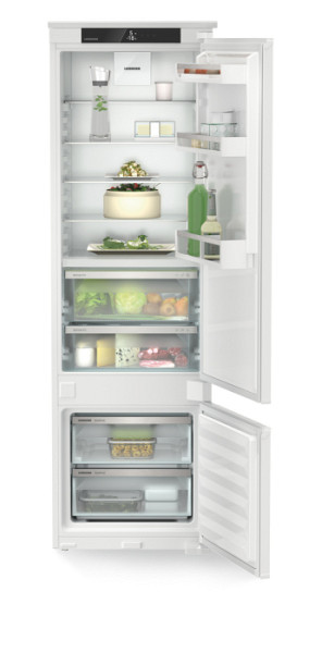 Vgradni kombiniran hladilnik z zamrzovalnikom s sistemom BioFresh in SmartFrost