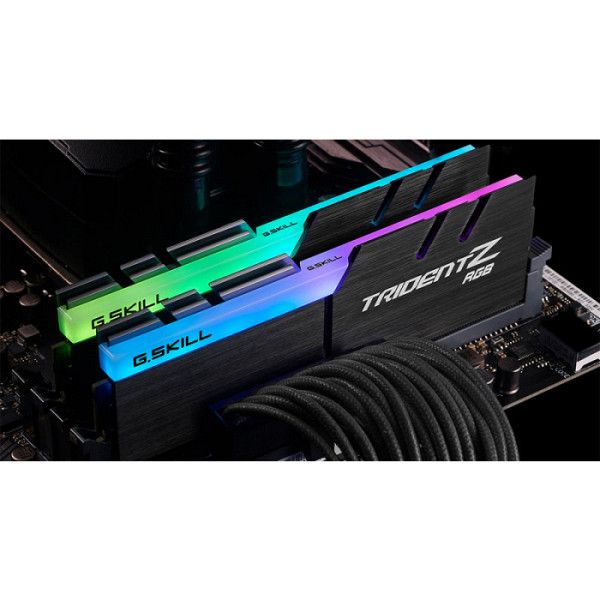 RAM DDR4 16GB Kit (2x 8GB) PC4-28800 3600MT/s CL18 1.35V, G.SKILL Trident Z RGB