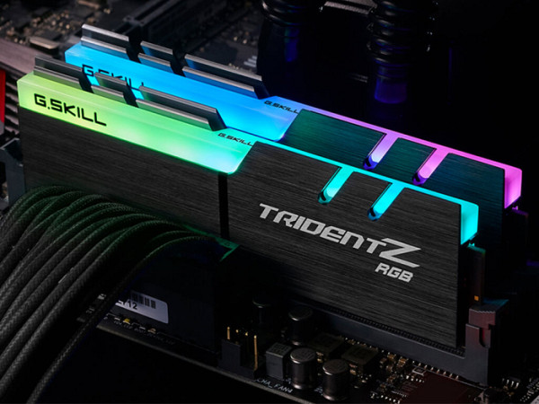 RAM DDR4 16GB Kit (2x 8GB) PC4-28800 3600MT/s CL18 1.35V, G.SKILL Trident Z RGB