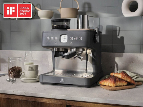 Kavni aparat za espresso Electrolux E8EC1-8BP