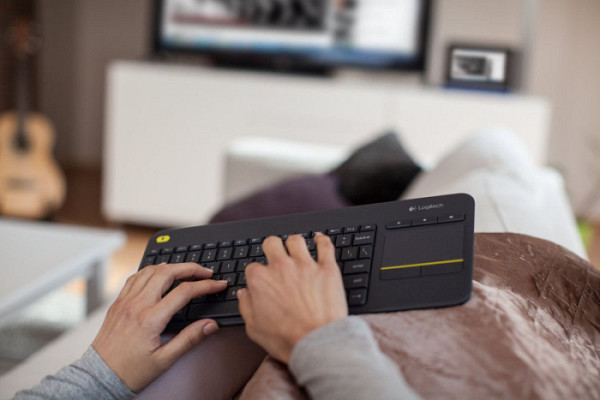 Tipkovnica Logitech K400 PLUS Wireless Touch, Unifying, črna, SLO