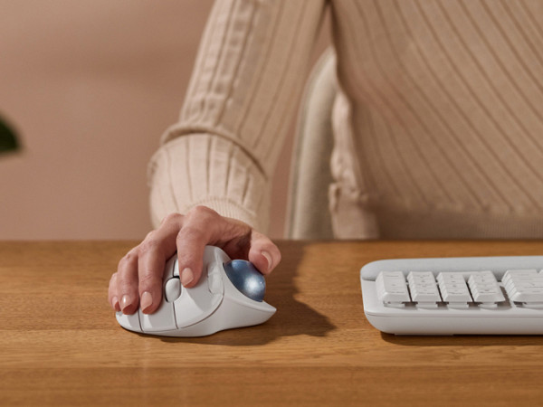 LOGITECH ERGO M575S brezžična bluetooth optična bela miška
