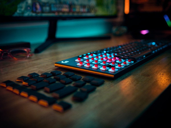 Tipkovnica Logitech G915 X LIGHTSPEED, GL Tactile, Wireless, črna, SLO g.