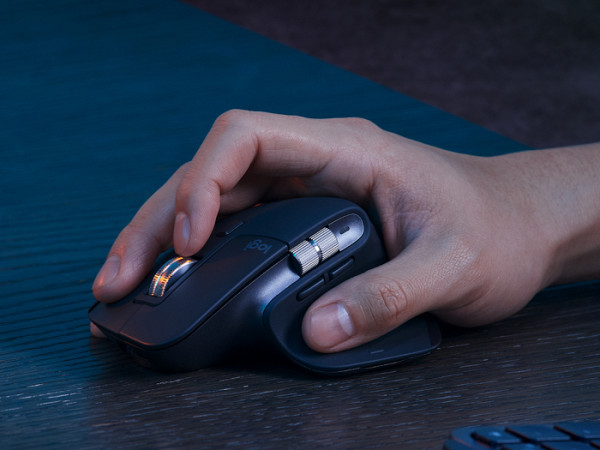 LOGITECH MX Keys S USB-C/BT brezžična osvetljena črna slo tisk naslon za zapestje + miška MX Master 3S + tipkovnica