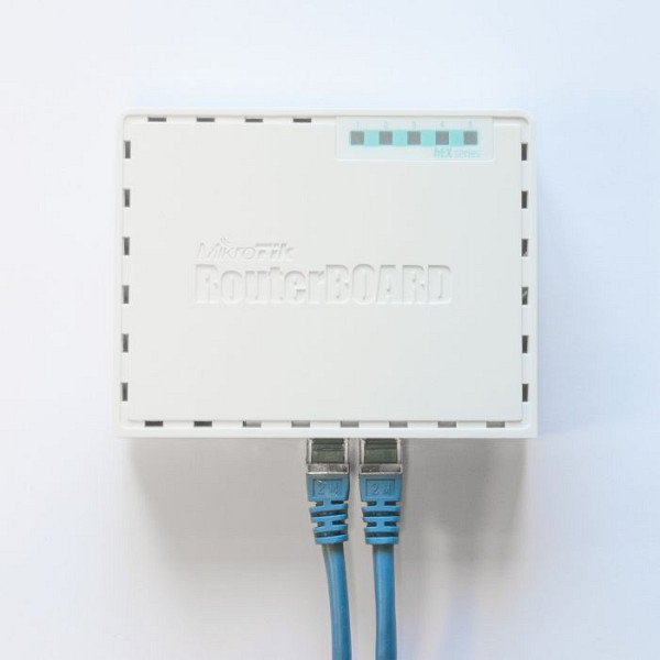 MIKROTIK hEX RB750GR3 5-port Gigabit usmerjevalnik-router