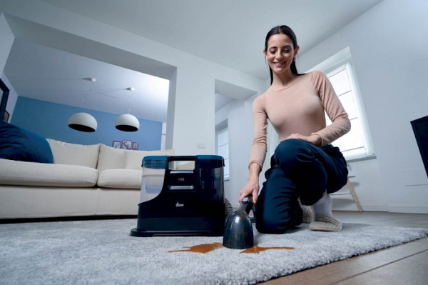 Prenosni čistilec madežev HOOVER HS500 011