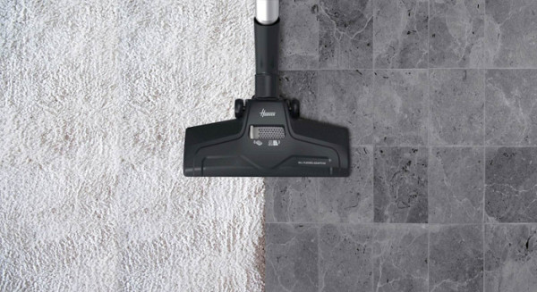 Sesalnik HOOVER HP210P 011, ciklon, 800 W + PET krtača