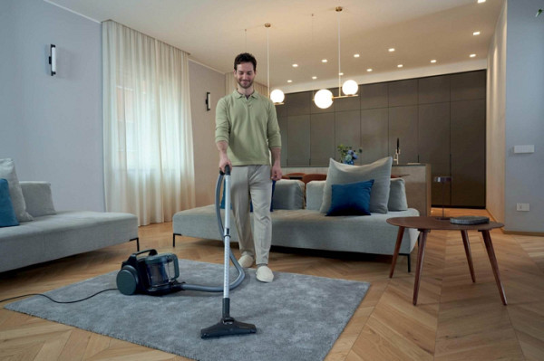 Sesalnik HOOVER HP210P 011, ciklon, 800 W + PET krtača