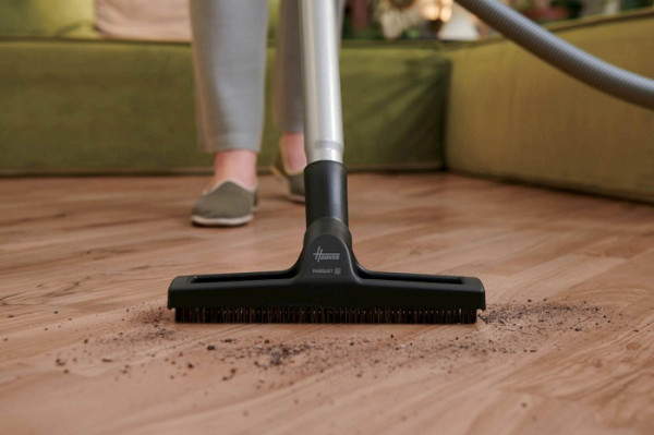 Sesalnik z vrečko HOOVER HE210P 011, 850 W + PET krtača