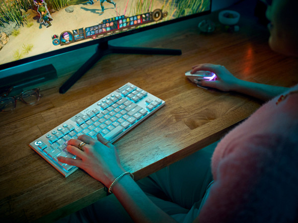 LOGITECH G915 X LIGHTSPEED TKL Wireless Gaming Keyboard - WHITE - US INT'L - 2.4GHZ/BT  - EMEA28i-935 - TACTILE