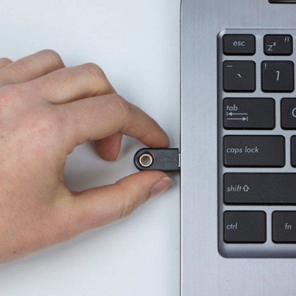 Varnostni ključ Yubico YubiKey 5C, USB-C, črn