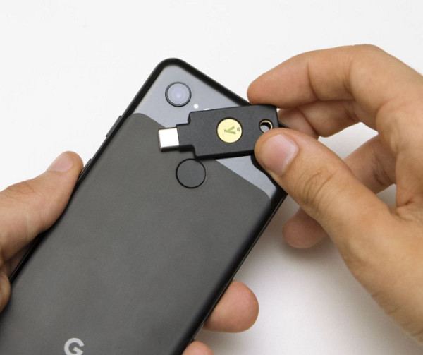 Varnostni ključ Yubico YubiKey 5C NFC FIPS (140-3), USB-C