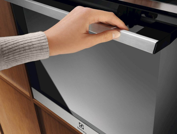 Vgradna pečica Electrolux LOE8P39X, piroliza