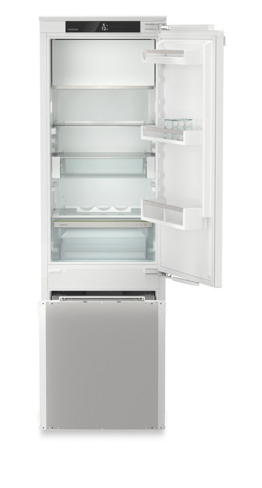 Vgradni hladilnik s predalom s temperaturo kleti in s sistemom EasyFresh