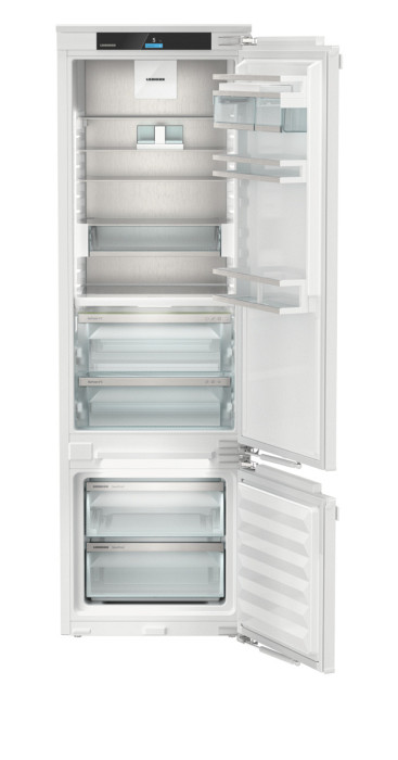 Vgradni kombiniran hladilnik z zamrzovalnikom s sistemom BioFresh in SmartFrost