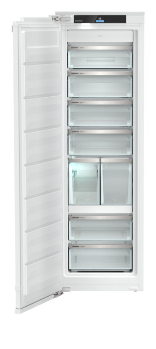 Vgradni zamrzovalniki z IceTower in funkcijo AutoDoor
