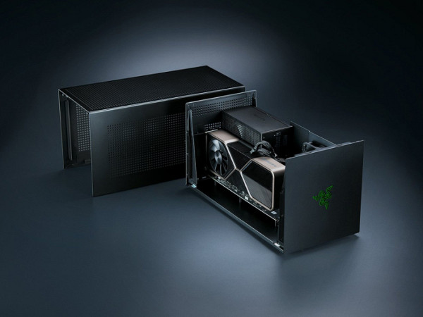 Zunanje ohišje za grafično kartico Razer Core X V2, eGPU, Thunderbolt 5, brez napajalnika
